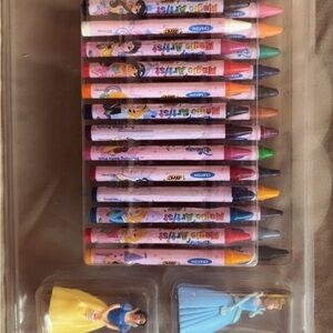 Crayola Magic Arts 12-Pack Kids Crayons - Multicolor with Princess Figures